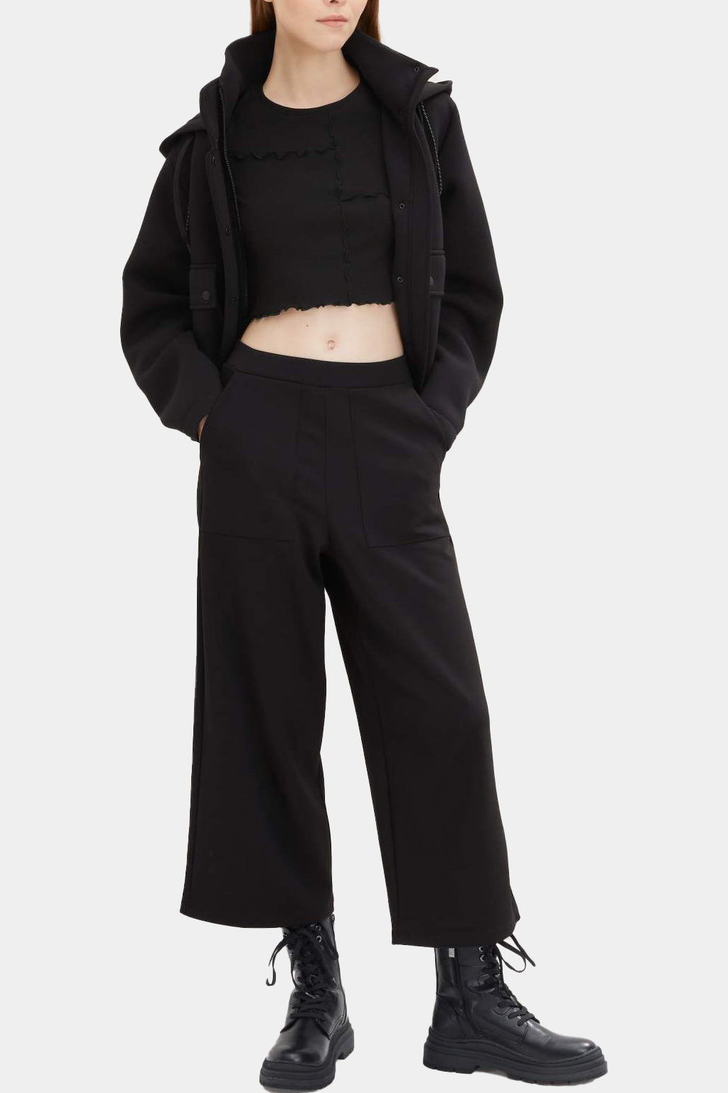 Tom Tailor - Cropped T-shirt With Wavy Hem In Black